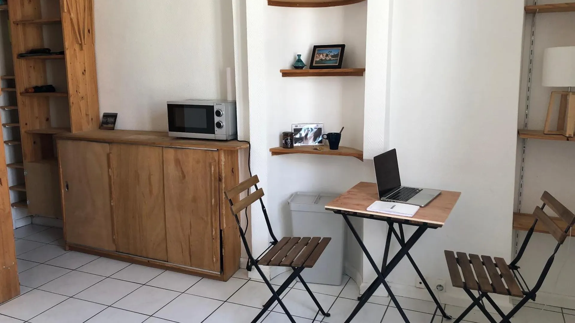 A Belleville Apartament *